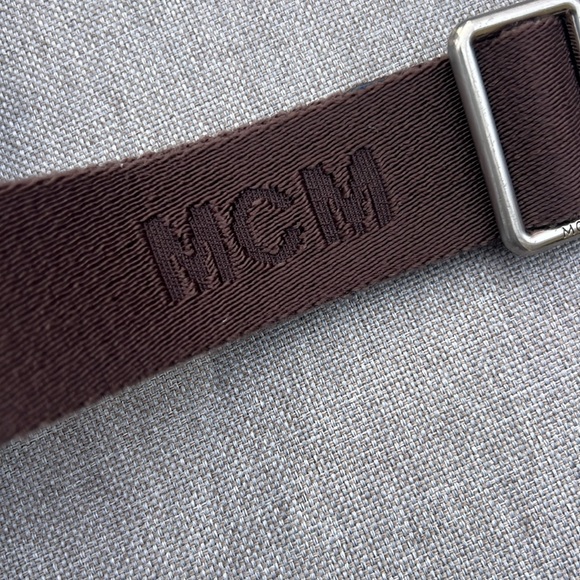 Blue leather MCM Crossbody - Picture 4 of 11